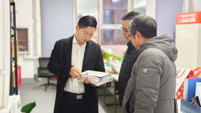 郑州航空工业管理学院商学院领导莅临融跃教育参访交流！