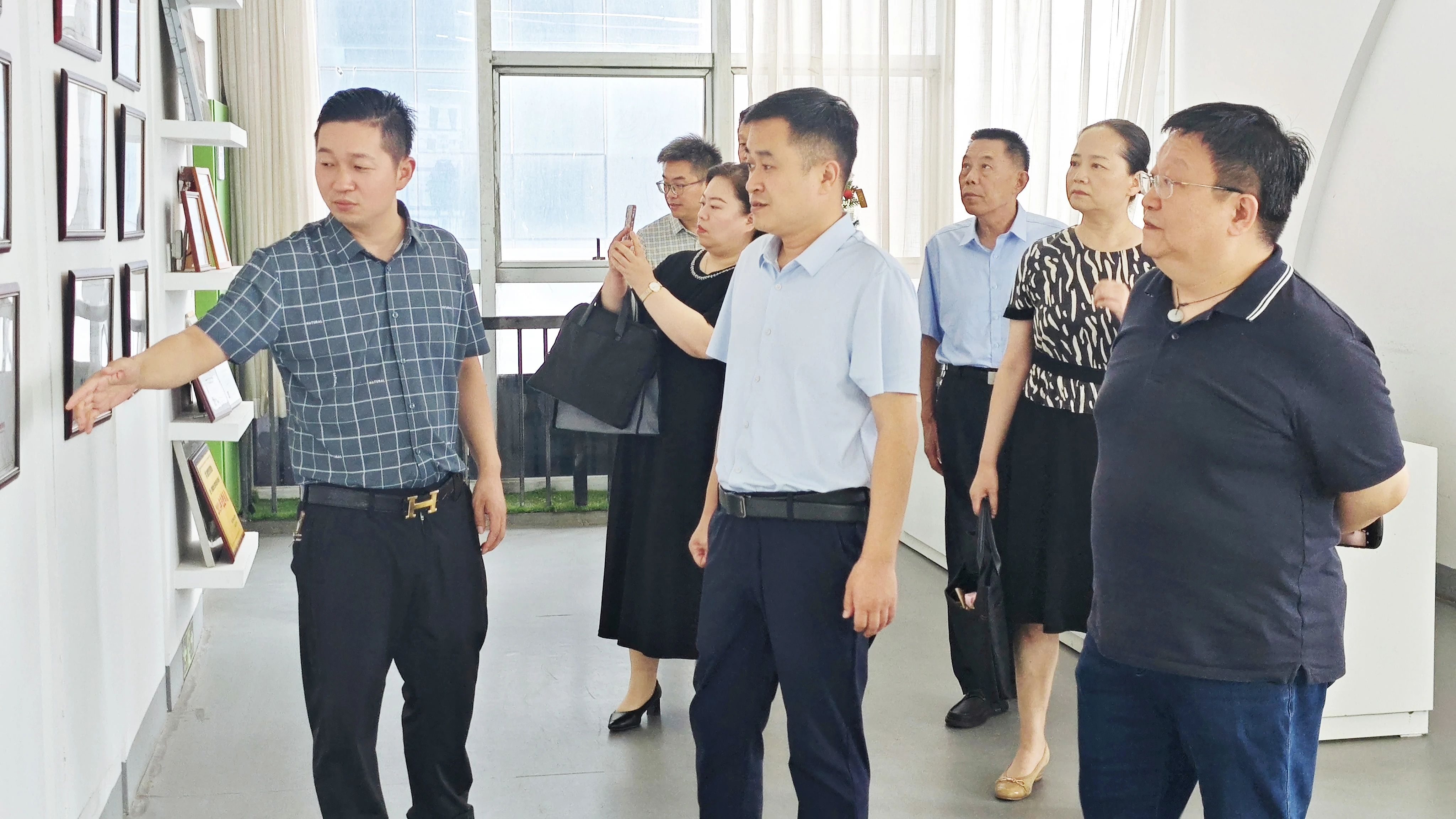庆祝建党104周年，河南省博研助学基金会及河南省注册会计师协会一行莅临融跃教育